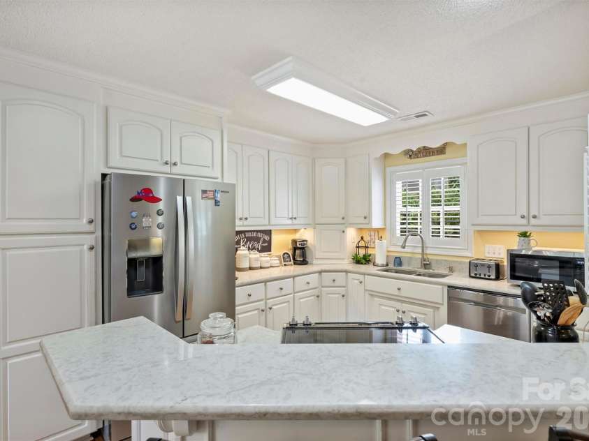 1302 Laurel Woods Drive, Gastonia, NC 28052.  MLS# CAR4386113, YatesRealty ID 25268. 