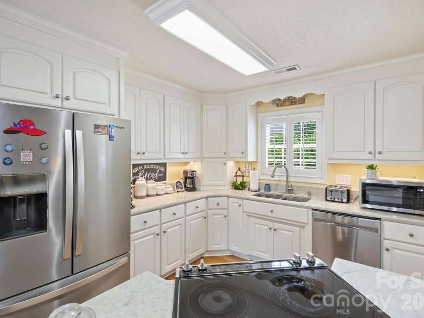 1302 Laurel Woods Drive, Gastonia, NC 28052.  MLS# CAR4386113, YatesRealty ID 25268. 
