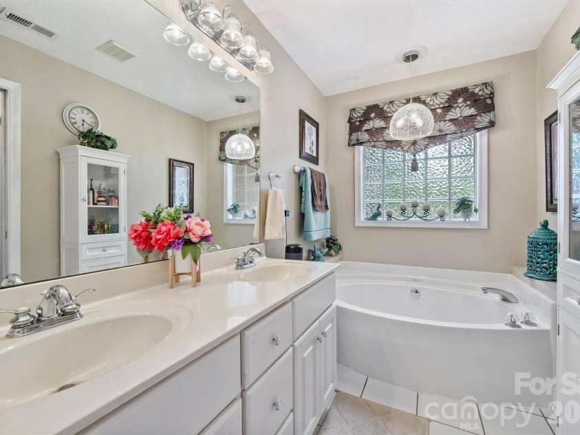 1302 Laurel Woods Drive, Gastonia, NC 28052.  MLS# CAR4386113, YatesRealty ID 25268. 
