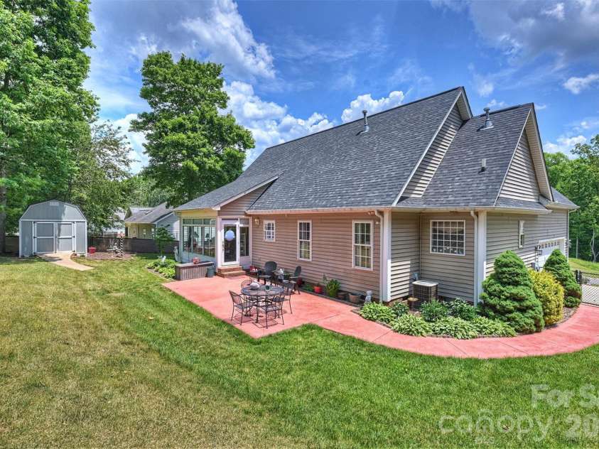 1302 Laurel Woods Drive, Gastonia, NC 28052.  MLS# CAR4386113, YatesRealty ID 25268. 