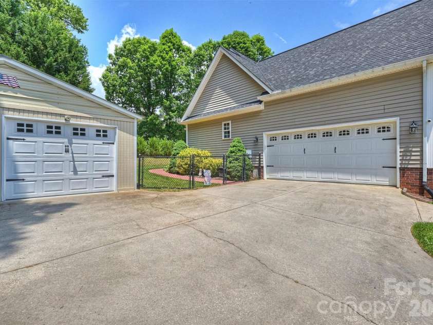 1302 Laurel Woods Drive, Gastonia, NC 28052.  MLS# CAR4386113, YatesRealty ID 25268. 