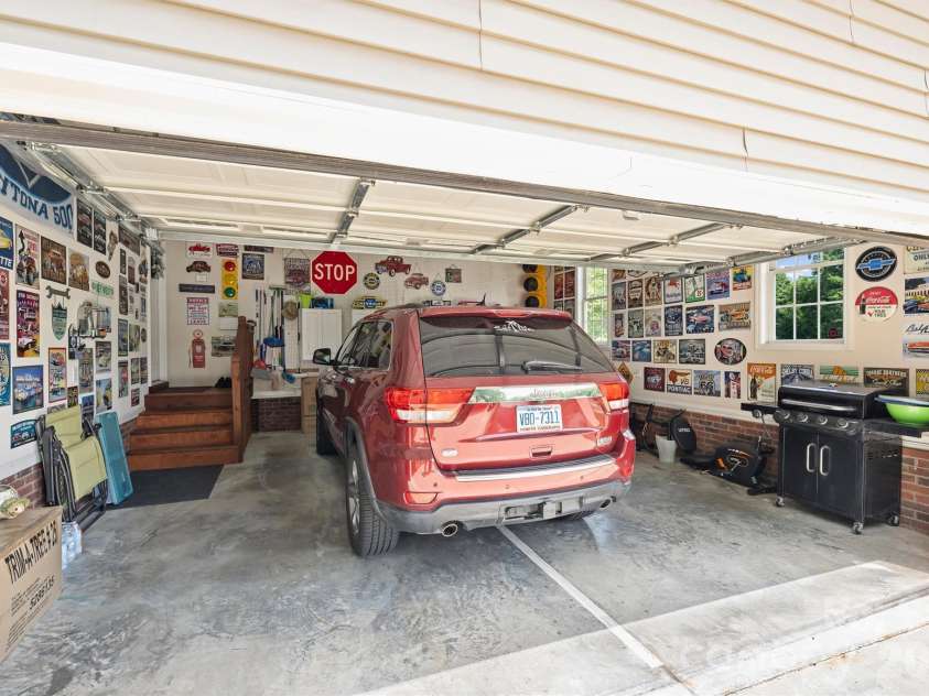1302 Laurel Woods Drive, Gastonia, NC 28052.  MLS# CAR4386113, YatesRealty ID 25268. 
