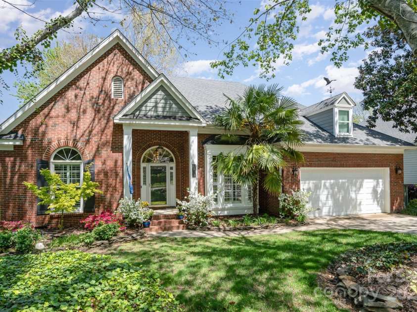 3813 Beauvista Drive, Charlotte, NC 28269.  MLS# CAR4275235, YatesRealty ID 25268. 