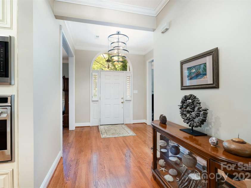 3813 Beauvista Drive, Charlotte, NC 28269.  MLS# CAR4275235, YatesRealty ID 25268. 