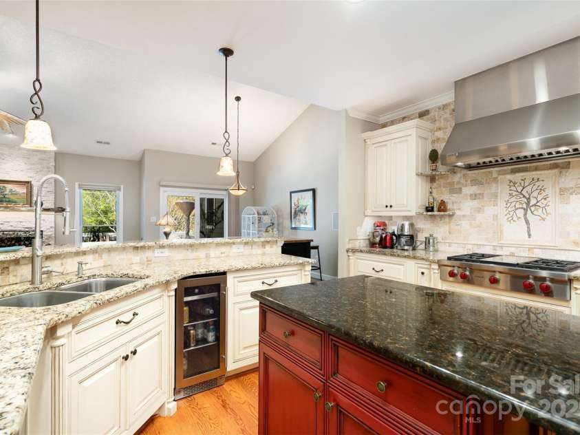 3813 Beauvista Drive, Charlotte, NC 28269.  MLS# CAR4275235, YatesRealty ID 25268. 