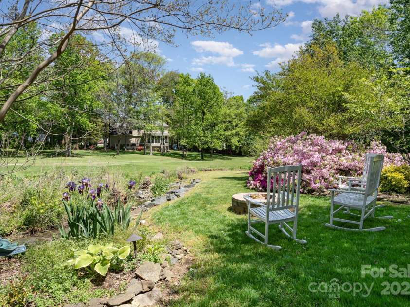 3813 Beauvista Drive, Charlotte, NC 28269.  MLS# CAR4275235, YatesRealty ID 25268. 