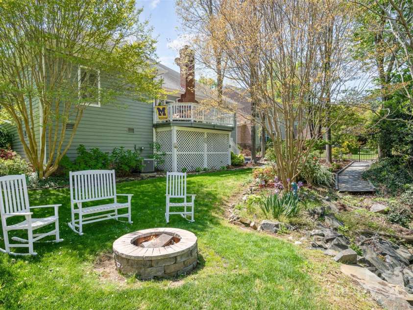 3813 Beauvista Drive, Charlotte, NC 28269.  MLS# CAR4275235, YatesRealty ID 25268. Nice little firepit area private and serene