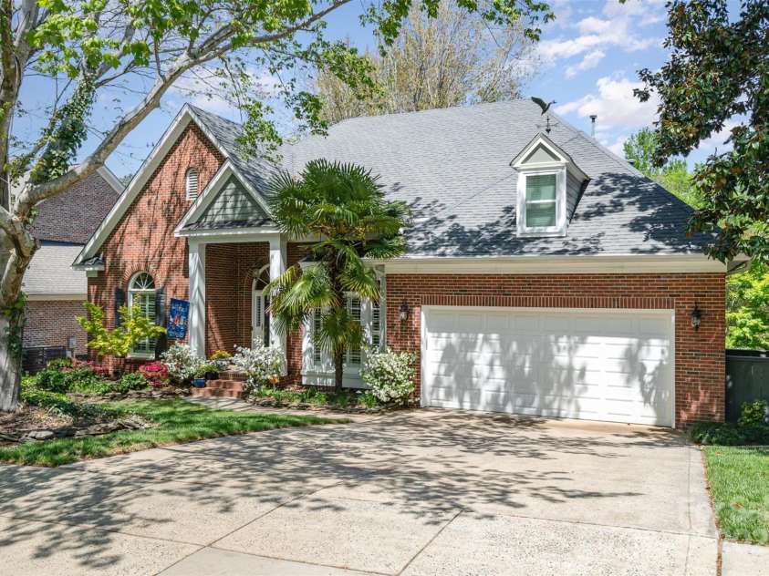 3813 Beauvista Drive, Charlotte, NC 28269.  MLS# CAR4275235, YatesRealty ID 25268. Spacious 2 car attached garage