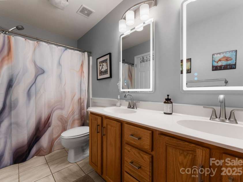 11202 Mountain Pine Drive, Charlotte, NC 28214.  MLS# CAR4273710, YatesRealty ID 25269. Hall Bathroom with Dual Sinks