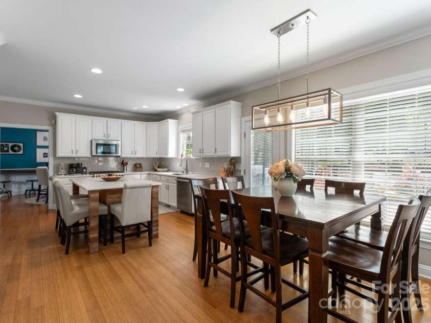 11202 Mountain Pine Drive, Charlotte, NC 28214.  MLS# CAR4273710, YatesRealty ID 25269. Large Kitchen - Perfect for Entertaining