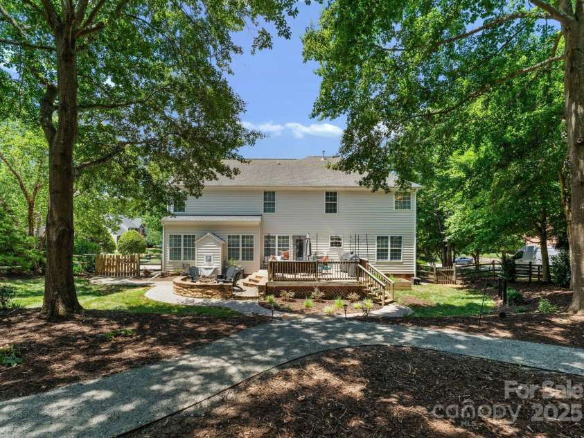 11202 Mountain Pine Drive, Charlotte, NC 28214.  MLS# CAR4273710, YatesRealty ID 25269. Large Private Landscaped Yard
