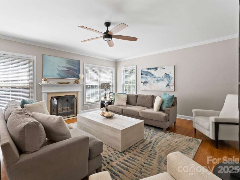 11202 Mountain Pine Drive, Charlotte, NC 28214.  MLS# CAR4273710, YatesRealty ID 25269. Oversized Family Room