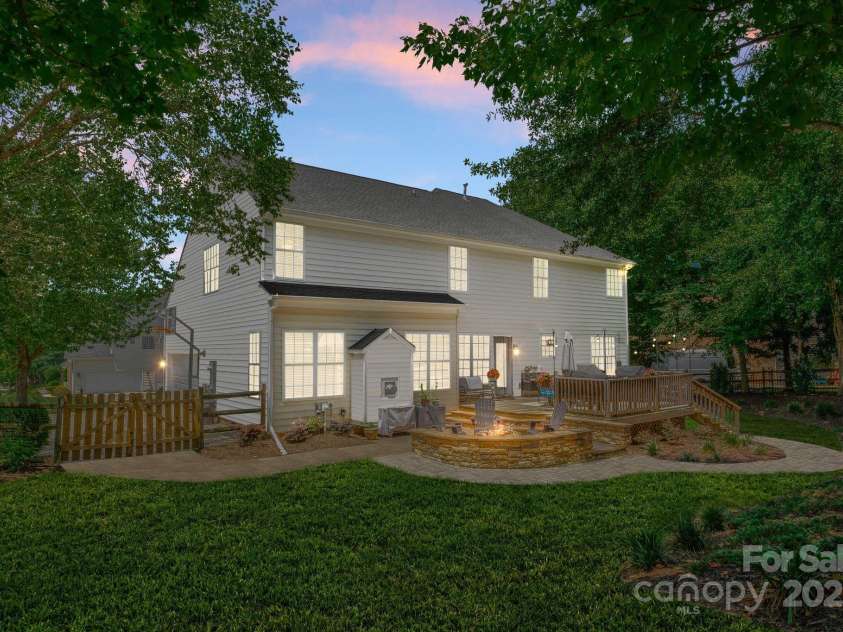 11202 Mountain Pine Drive, Charlotte, NC 28214.  MLS# CAR4273710, YatesRealty ID 25269. Start Living the Life you've Imagined