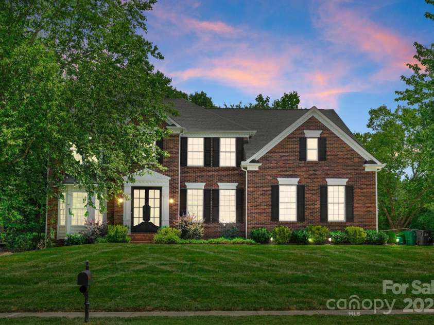 11202 Mountain Pine Drive, Charlotte, NC 28214.  MLS# CAR4273710, YatesRealty ID 25269. Welcome to your New Home!