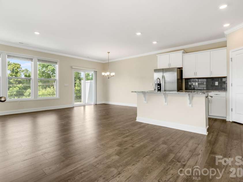 124 Creekview Road, Hendersonville, NC 28791.  MLS# CAR4386326, YatesRealty ID 25269. 
