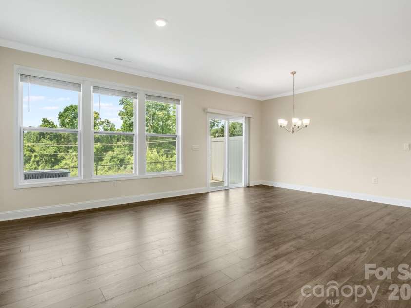 124 Creekview Road, Hendersonville, NC 28791.  MLS# CAR4386326, YatesRealty ID 25269. 