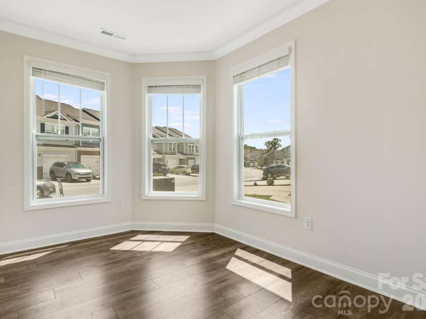 124 Creekview Road, Hendersonville, NC 28791.  MLS# CAR4386326, YatesRealty ID 25269. 