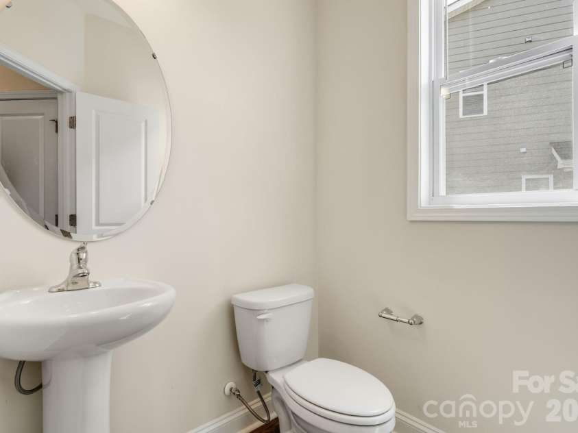 124 Creekview Road, Hendersonville, NC 28791.  MLS# CAR4386326, YatesRealty ID 25269. 