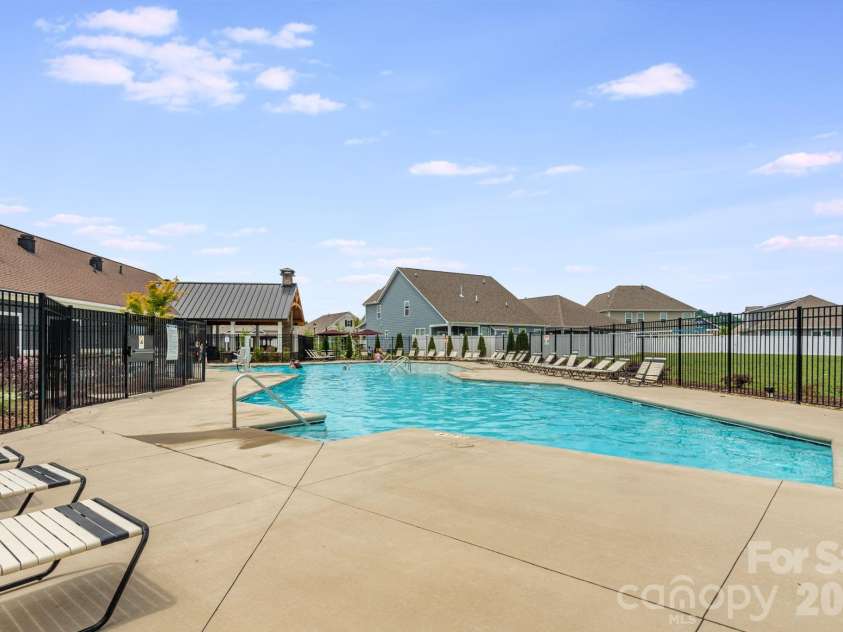 124 Creekview Road, Hendersonville, NC 28791.  MLS# CAR4386326, YatesRealty ID 25269. 