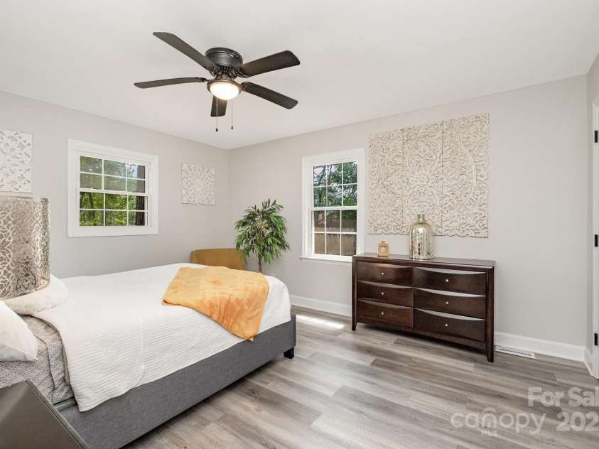 8208 Doverdale Lane, Charlotte, NC 28217.  MLS# CAR4274909, YatesRealty ID 2527. 