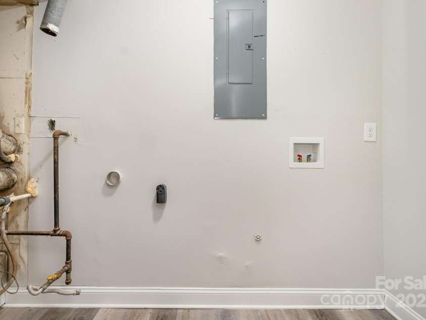 8208 Doverdale Lane, Charlotte, NC 28217.  MLS# CAR4274909, YatesRealty ID 2527. 