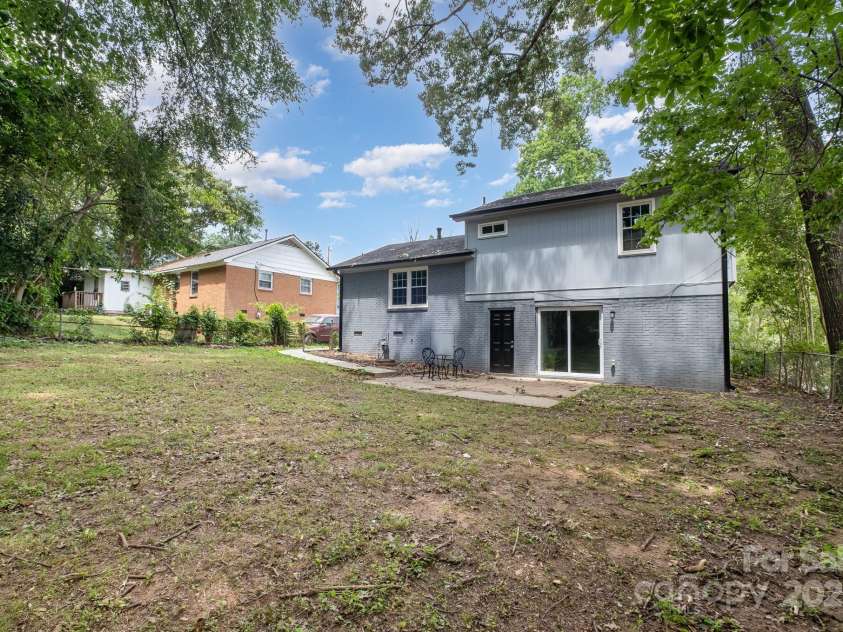 8208 Doverdale Lane, Charlotte, NC 28217.  MLS# CAR4274909, YatesRealty ID 2527. 