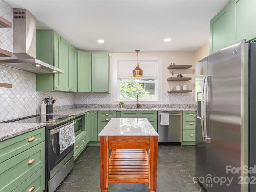 148 Mimosa Drive, Asheville, NC 28806.  MLS# CAR4278064, YatesRealty ID 25270. 