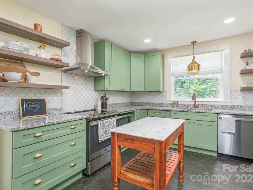 148 Mimosa Drive, Asheville, NC 28806.  MLS# CAR4278064, YatesRealty ID 25270. 