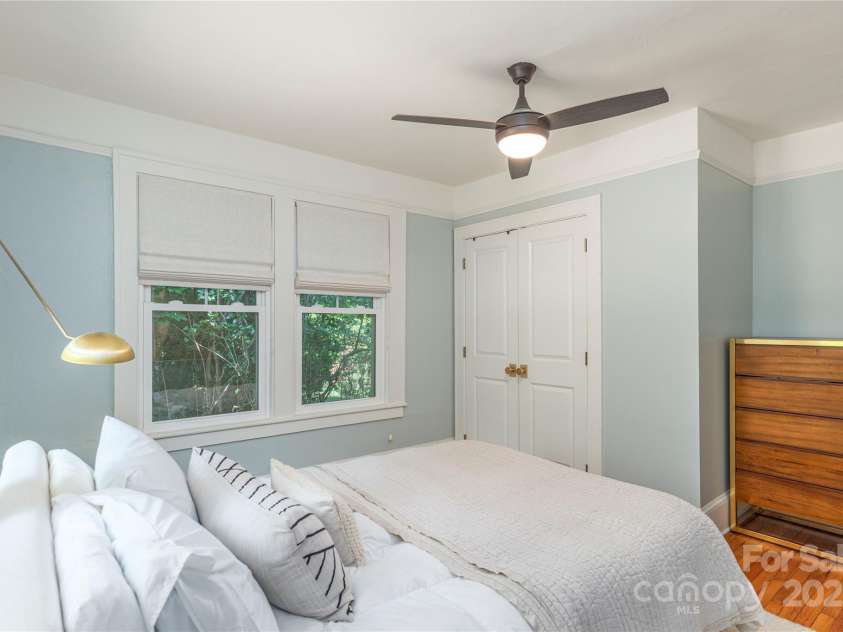 148 Mimosa Drive, Asheville, NC 28806.  MLS# CAR4278064, YatesRealty ID 25270. 