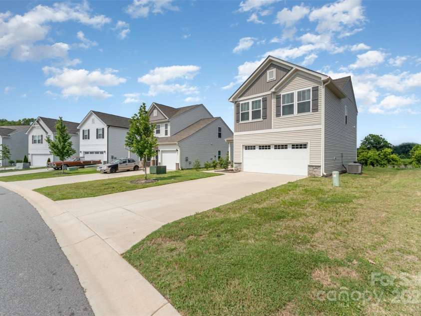 1111 Freeman View Drive, Albemarle, NC 28001.  MLS# CAR4278766, YatesRealty ID 25271. 