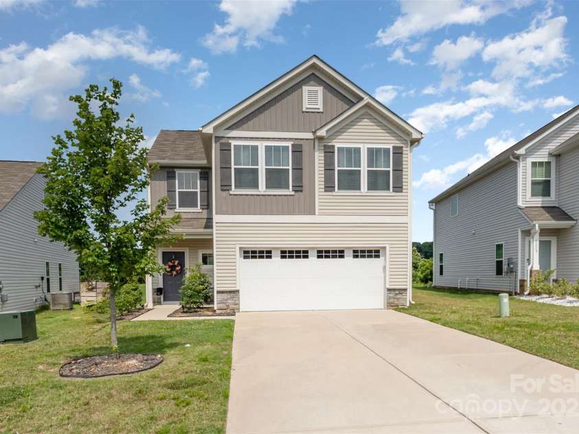 1111 Freeman View Drive, Albemarle, NC 28001.  MLS# CAR4278766, YatesRealty ID 25271. 