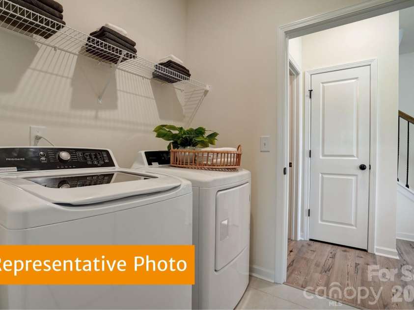 4231 Ruth Creek Court, Charlotte, NC 28216.  MLS# CAR4386354, YatesRealty ID 25271. 