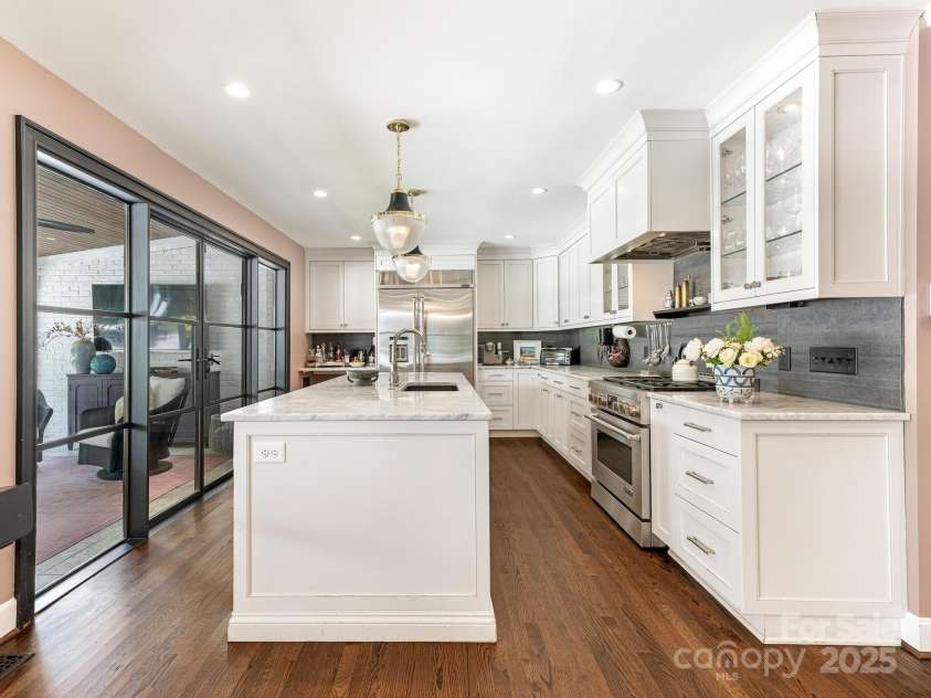 3001 Colony Road, Charlotte, NC 28211.  MLS# CAR4275681, YatesRealty ID 25274. Kitchen
