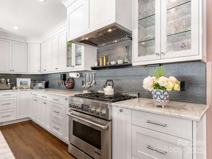 3001 Colony Road, Charlotte, NC 28211.  MLS# CAR4275681, YatesRealty ID 25274. Kitchen