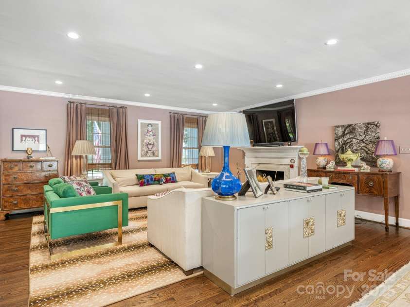3001 Colony Road, Charlotte, NC 28211.  MLS# CAR4275681, YatesRealty ID 25274. Living room