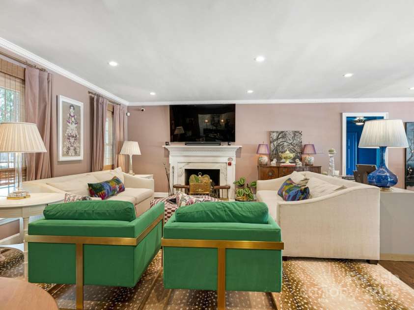 3001 Colony Road, Charlotte, NC 28211.  MLS# CAR4275681, YatesRealty ID 25274. Living room