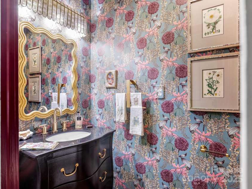3001 Colony Road, Charlotte, NC 28211.  MLS# CAR4275681, YatesRealty ID 25274. Powder room