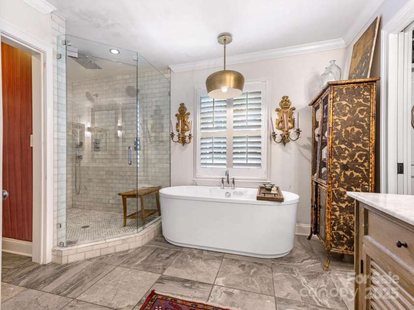 3001 Colony Road, Charlotte, NC 28211.  MLS# CAR4275681, YatesRealty ID 25274. Primary bathroom