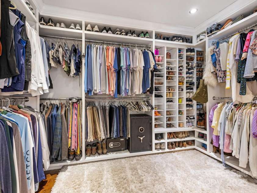 3001 Colony Road, Charlotte, NC 28211.  MLS# CAR4275681, YatesRealty ID 25274. Primary closet