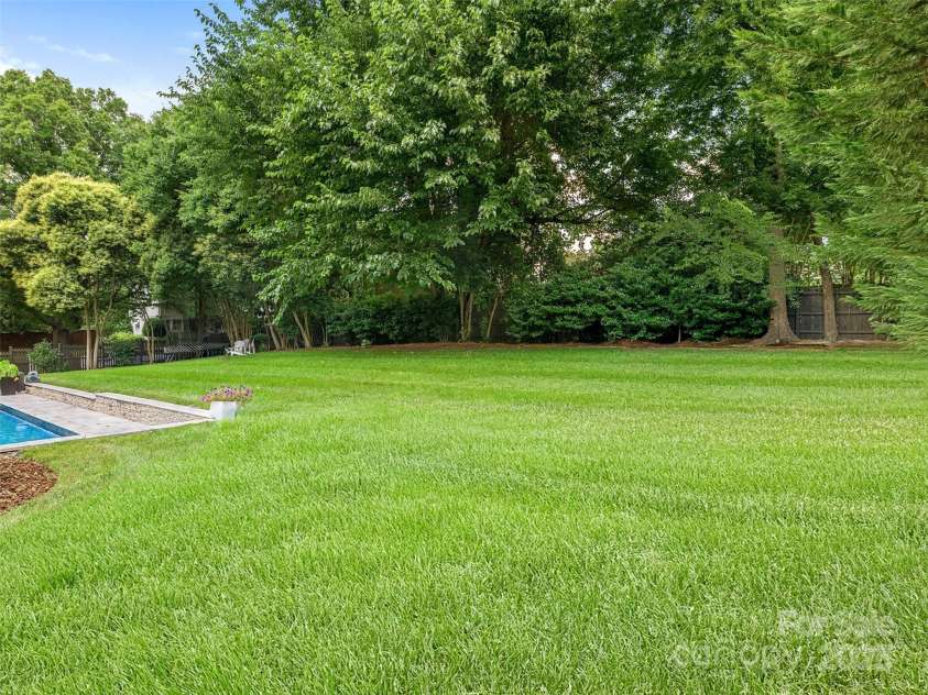 3001 Colony Road, Charlotte, NC 28211.  MLS# CAR4275681, YatesRealty ID 25274. Rear yard