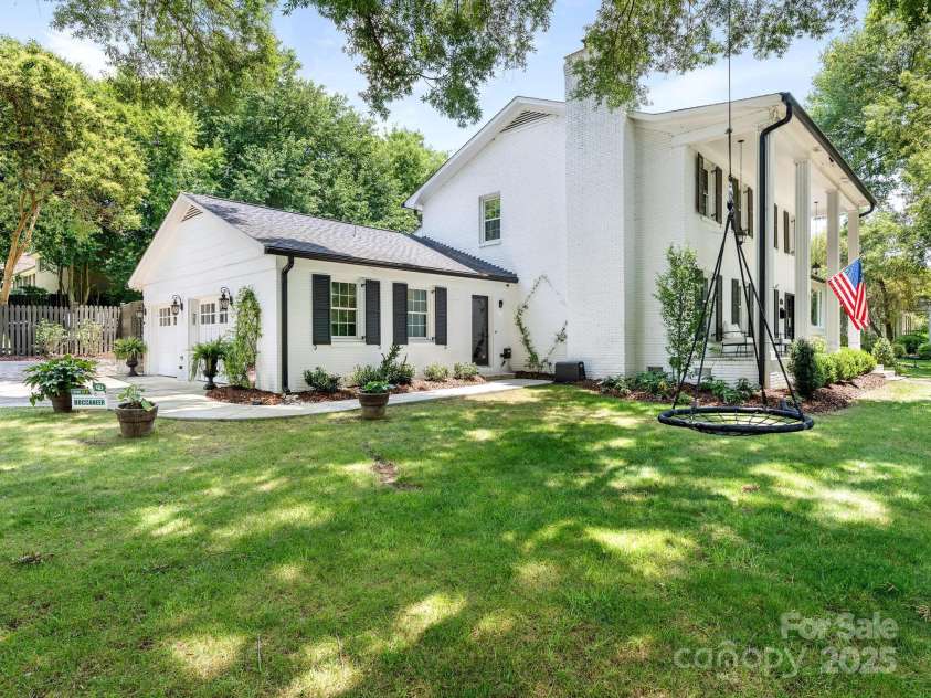 3001 Colony Road, Charlotte, NC 28211.  MLS# CAR4275681, YatesRealty ID 25274. Two car garage