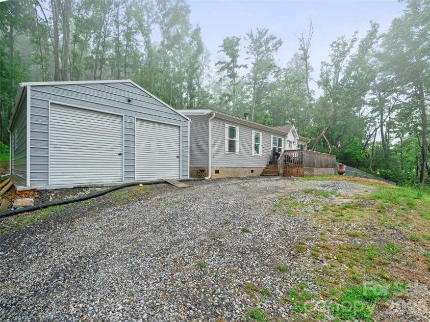 86 Jarrett Drive, Bakersville, NC 28705.  MLS# CAR4386273, YatesRealty ID 25274. 