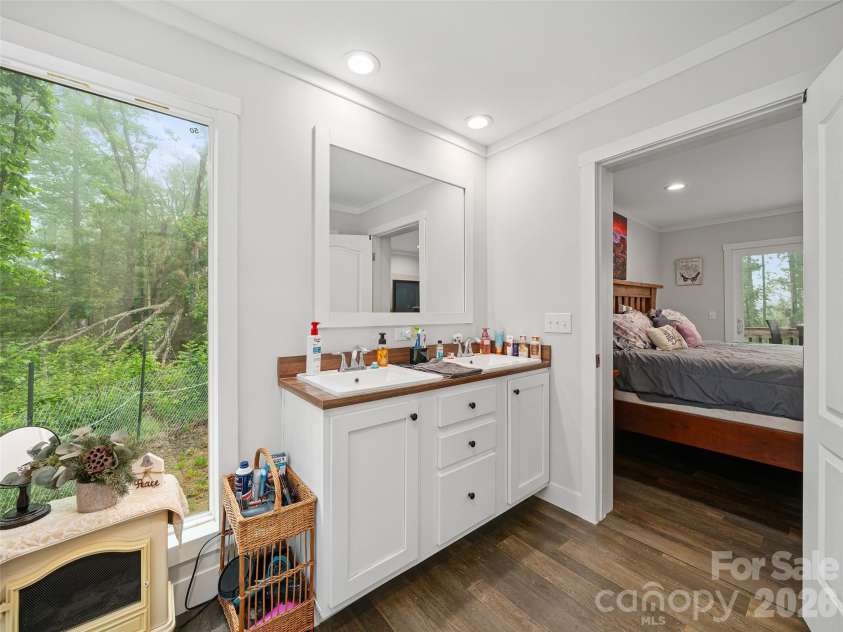 86 Jarrett Drive, Bakersville, NC 28705.  MLS# CAR4386273, YatesRealty ID 25274. 
