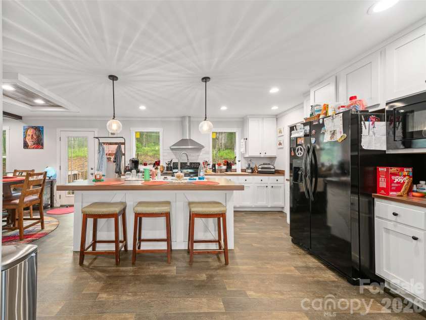 86 Jarrett Drive, Bakersville, NC 28705.  MLS# CAR4386273, YatesRealty ID 25274. 