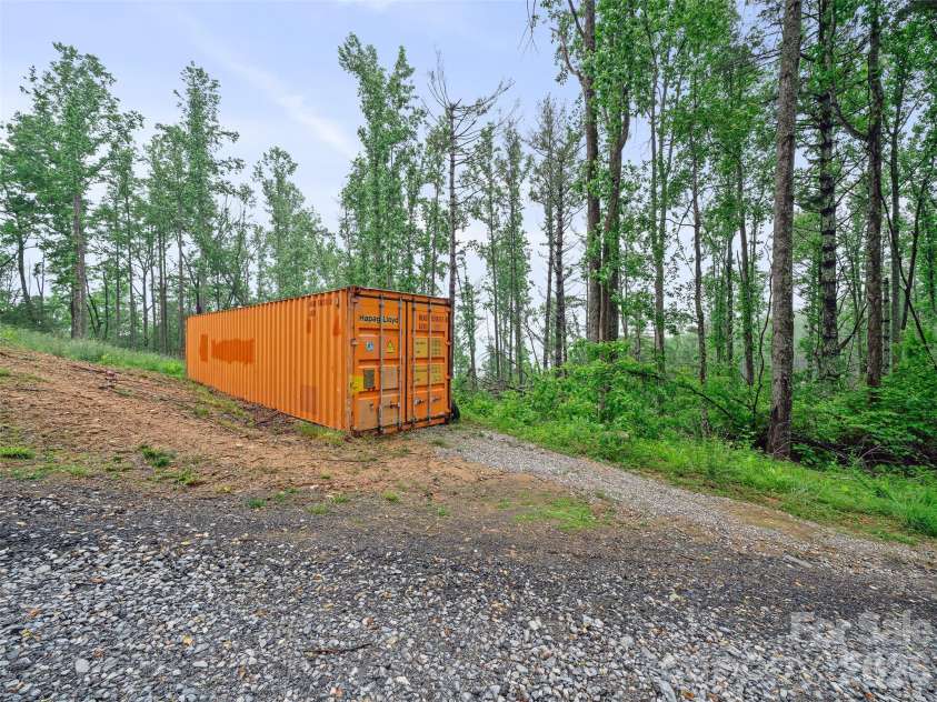 86 Jarrett Drive, Bakersville, NC 28705.  MLS# CAR4386273, YatesRealty ID 25274. 