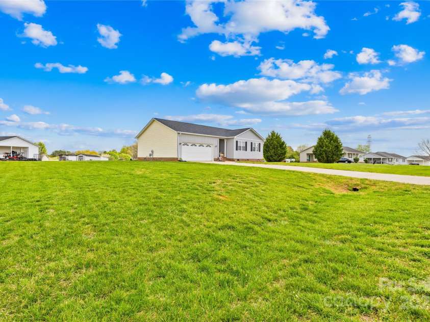 103 Chambwood Lane, Shelby, NC 28152.  MLS# CAR4270577, YatesRealty ID 25275. 