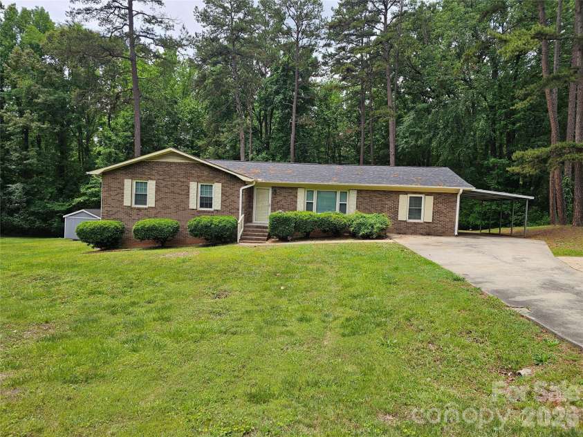 218 Hall Street, Salisbury, NC 28144.  MLS# CAR4386378, YatesRealty ID 25275. 
