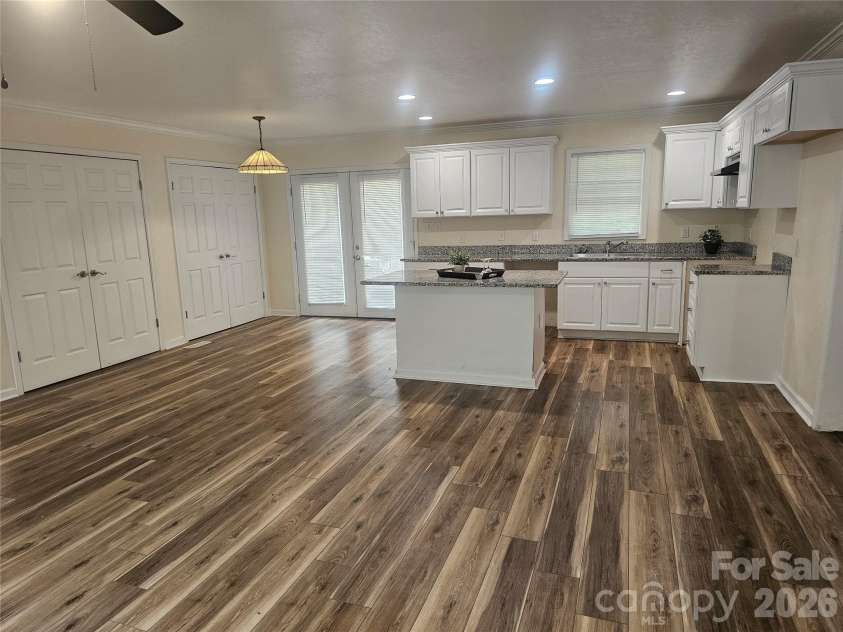 218 Hall Street, Salisbury, NC 28144.  MLS# CAR4386378, YatesRealty ID 25275. 