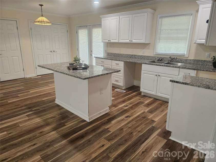 218 Hall Street, Salisbury, NC 28144.  MLS# CAR4386378, YatesRealty ID 25275. 