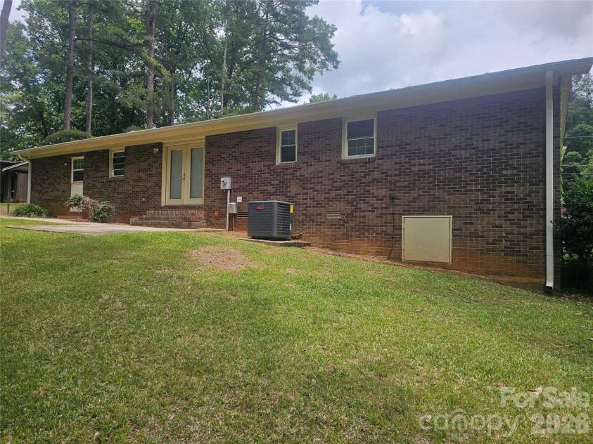 218 Hall Street, Salisbury, NC 28144.  MLS# CAR4386378, YatesRealty ID 25275. 